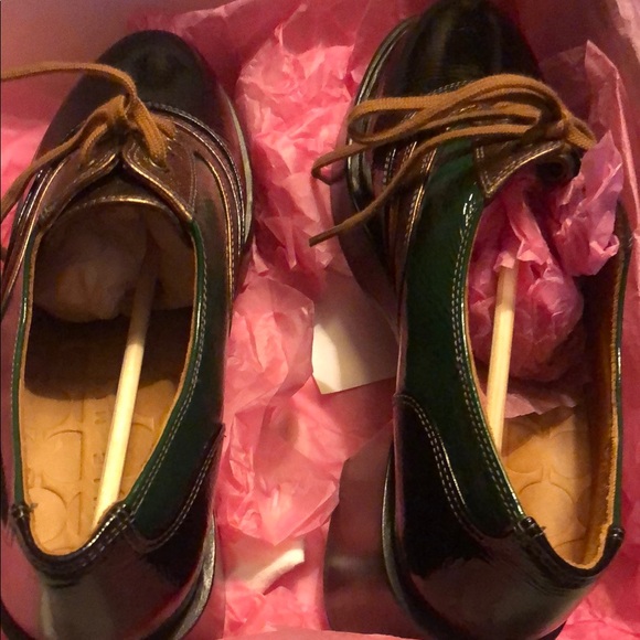 Women's Green and Brown Oxford Shoes with different box - Picture 7 of 7